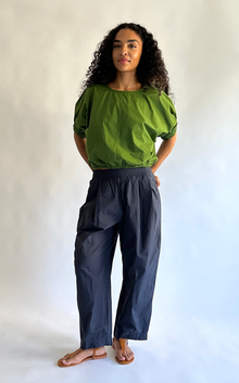  Spa Pleat Pant in Navy
