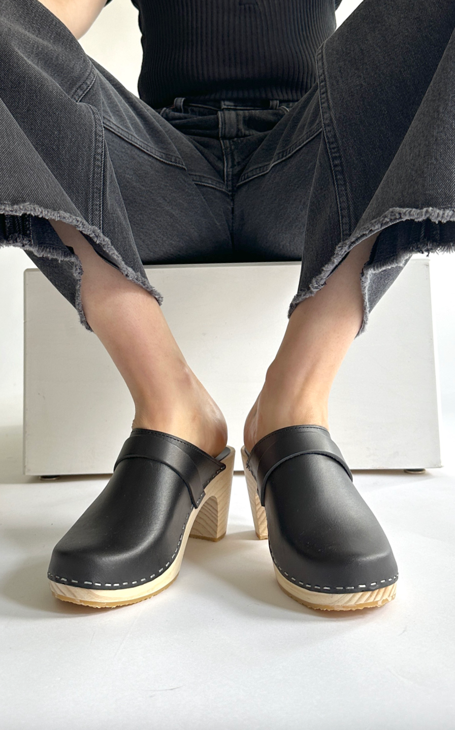 Maya Classic Clog Mule in Black