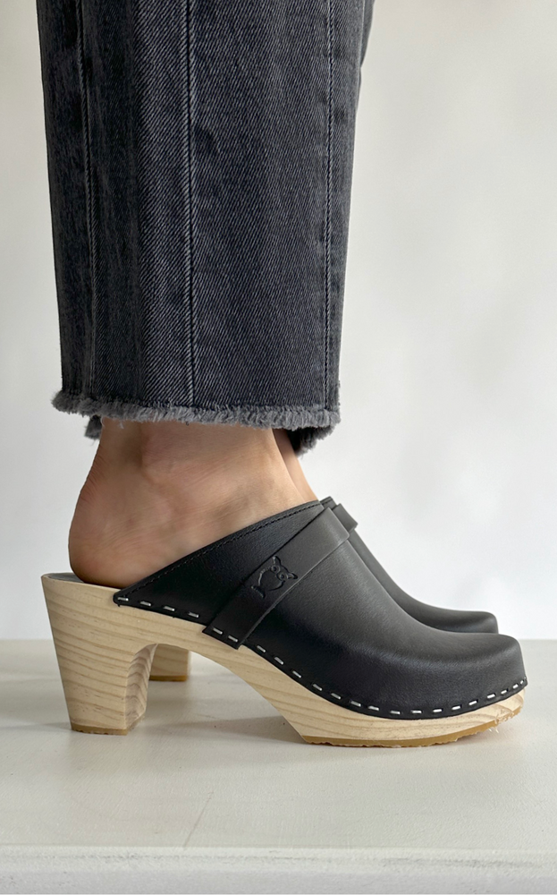 Maya Classic Clog Mule in Black