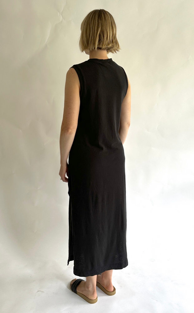 
                      
                        Hermosa Dress in Black
                      
                    