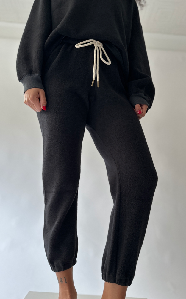 Fleece Stadium Sweatpant in Almost Black