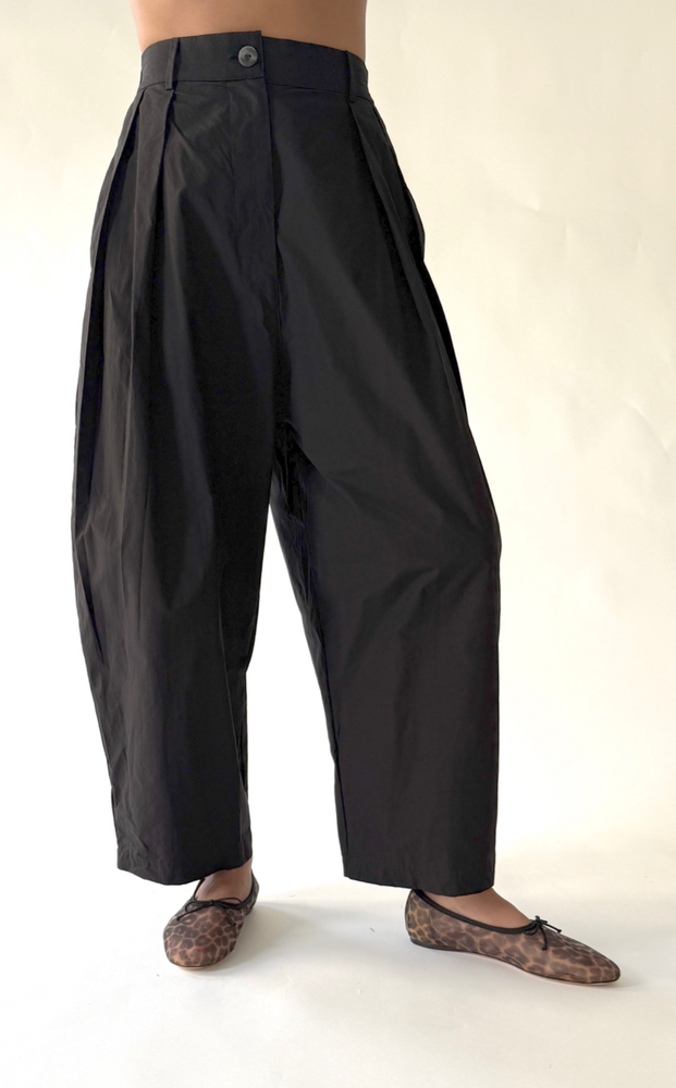 Voluminous Pleat Trouser in Black